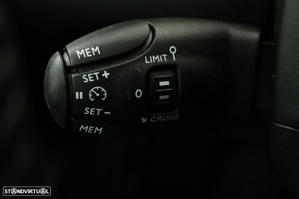 Peugeot 208 1.2 PureTech Style - 18