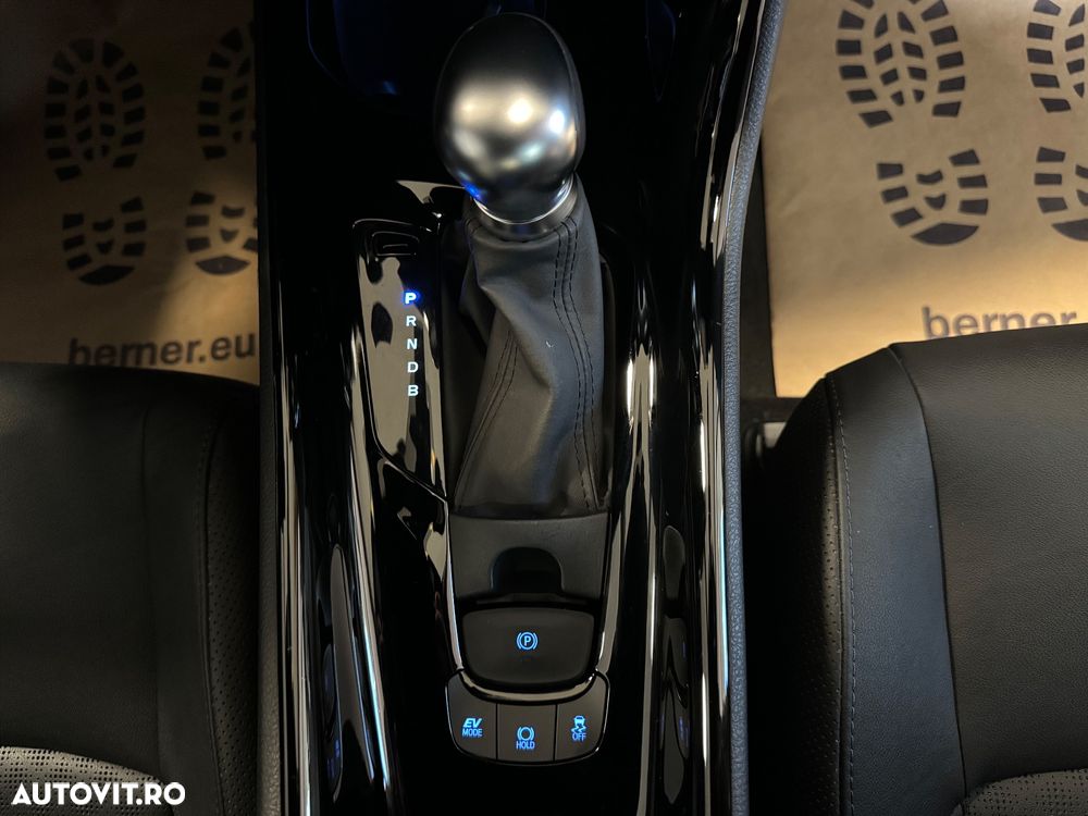 Toyota C-HR Hybrid Style Selection - 23