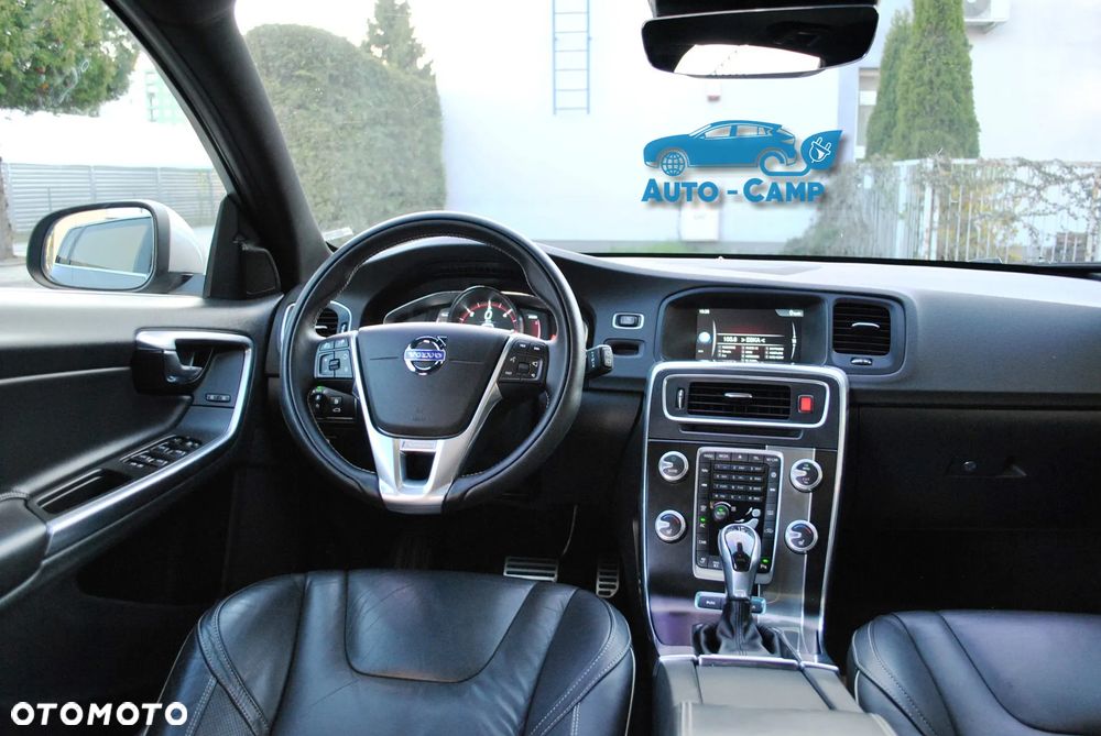 Volvo V60 D6 AWD Plug-in Hybrid R-Design Summum - 15