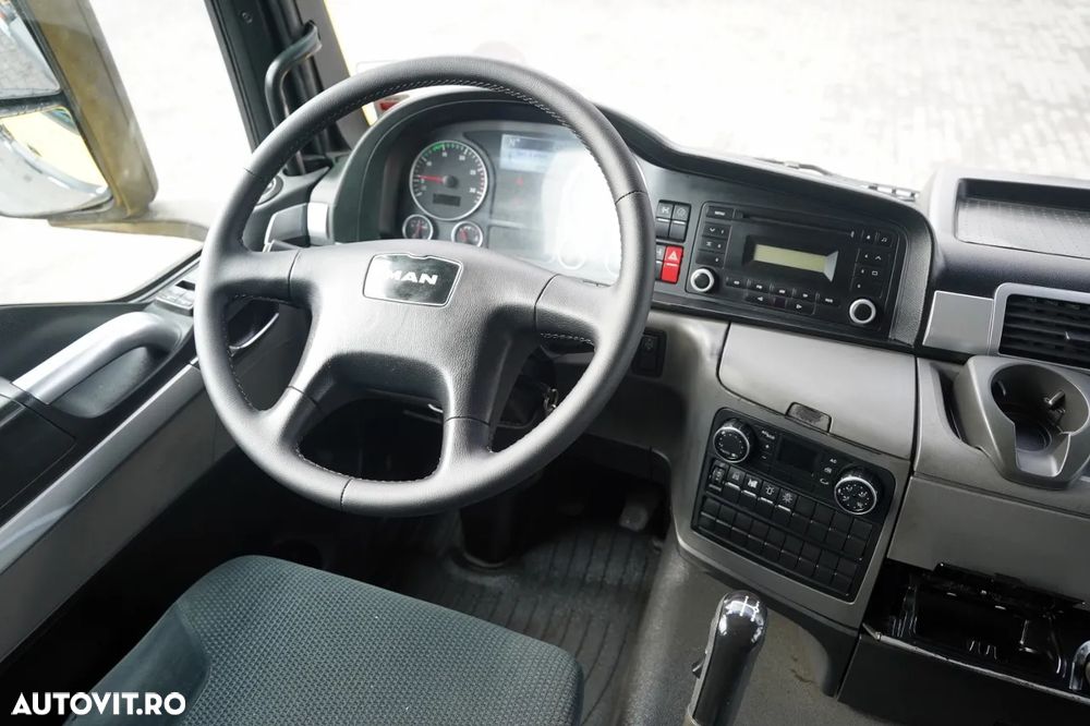 MAN TGS 32.400 / 8x4 / BASCULABILĂ PE SPATE - 6 M / PRELATĂ AUTOMATĂ / CUTIE DE VITEZE MANUALĂ / - 31