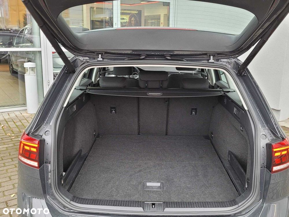 Volkswagen Passat - 14