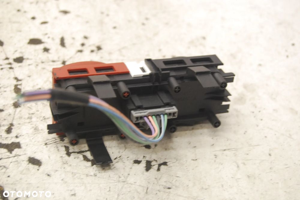 PRZEŁĄCZNIK BLOKADY DRZWI AWARYJNYCH 8200095493 RENAULT MEGANE II SCENIC - 2