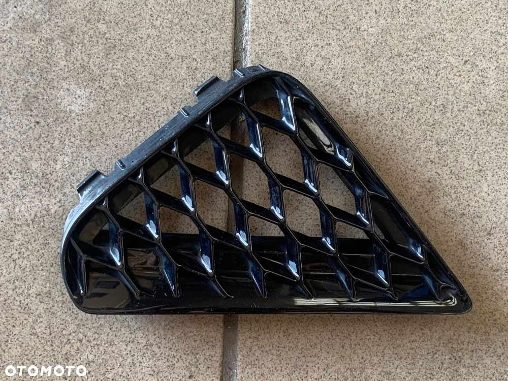 KRATKA ZDERZAKA PRAWA 8K0807680 AUDI RS4 LIFT - 1