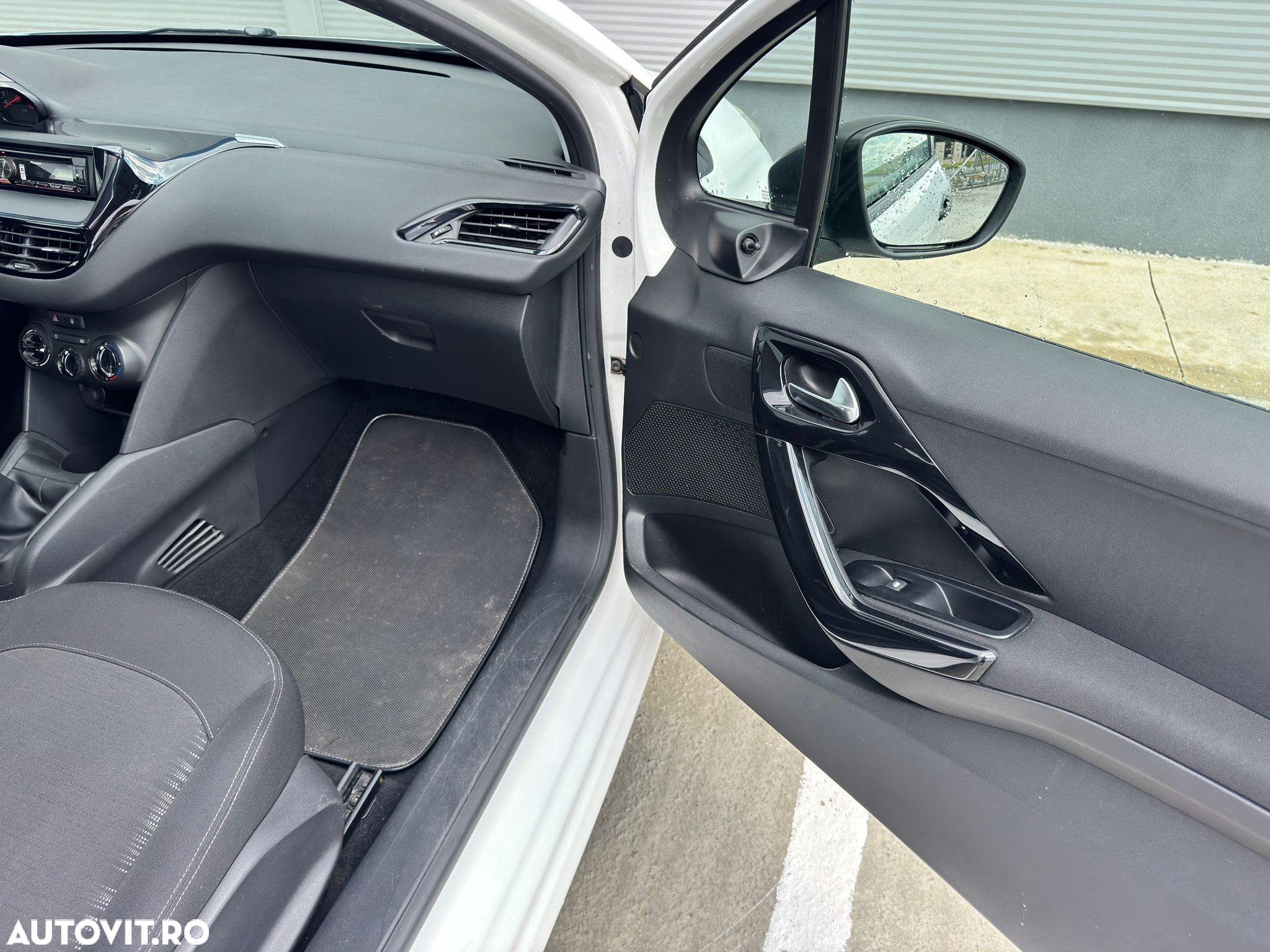 Peugeot 208 1.0 L PureTech Access - 16