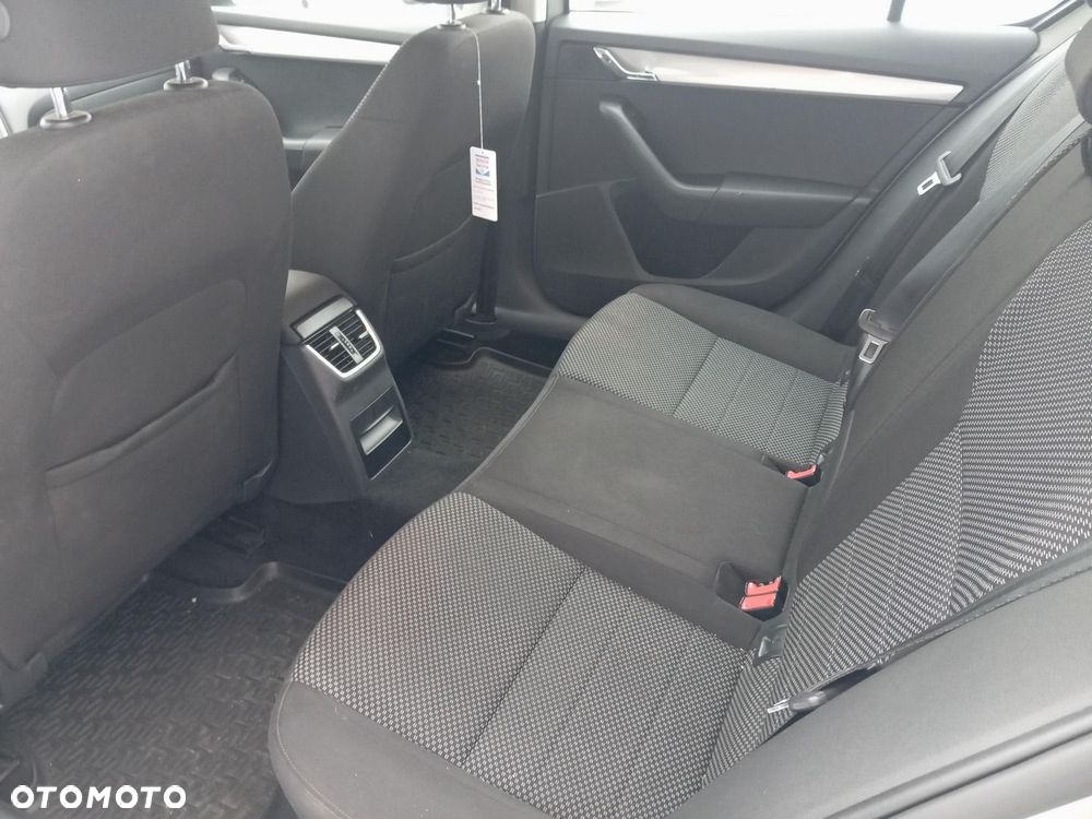 Skoda Octavia 1.4 TSI Ambition - 11