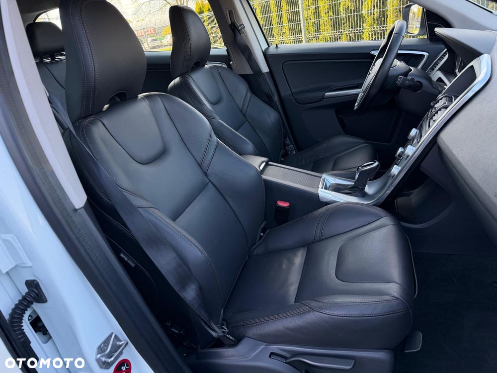 Volvo XC 60 D5 AWD Geartronic Summum - 16