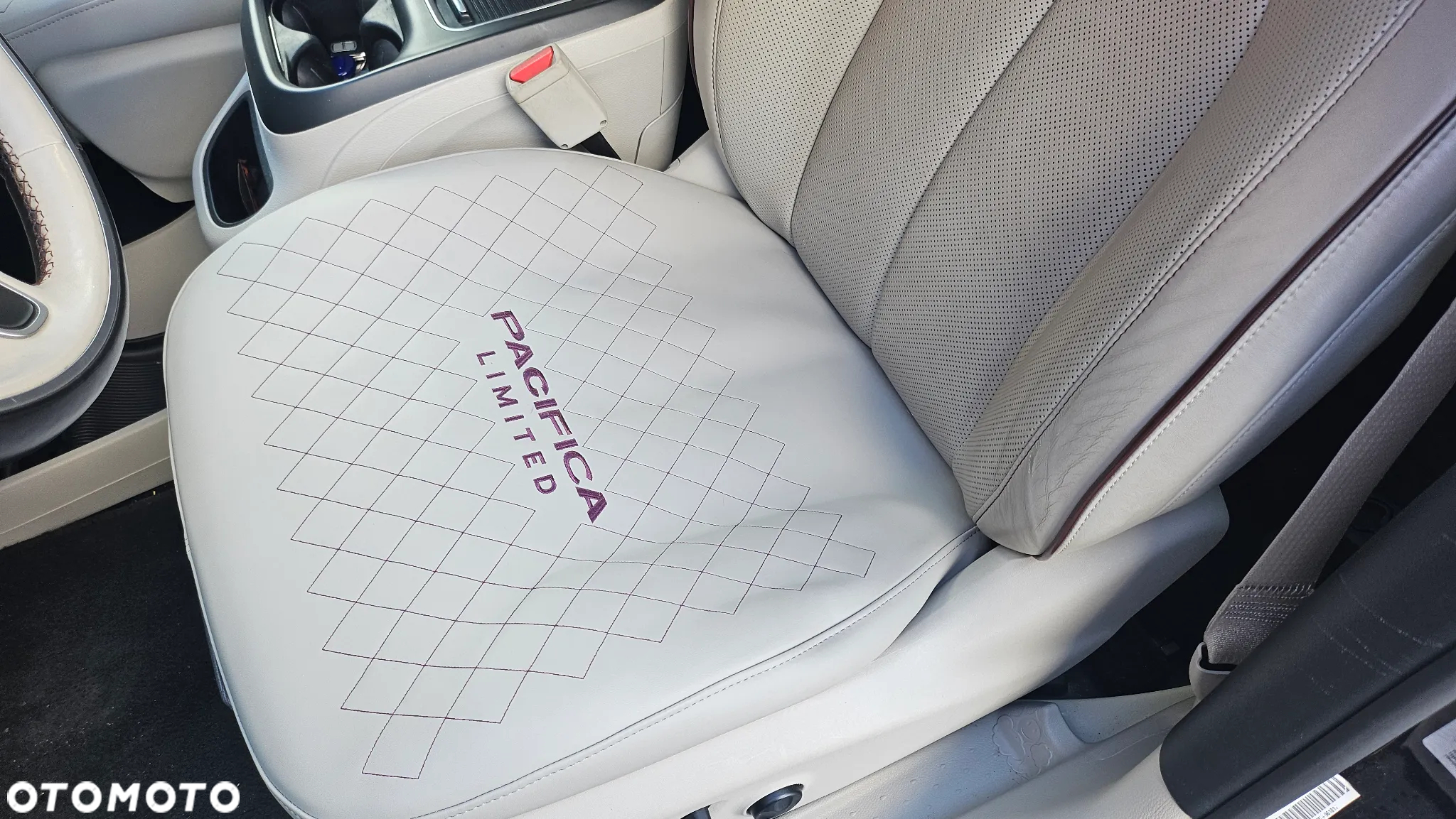 Chrysler Pacifica - 14