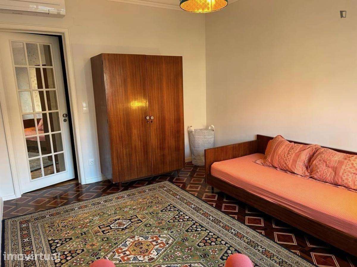 Quarto - localizado em Roma-Areeiro Lisbon - Grande imagem: 2/7