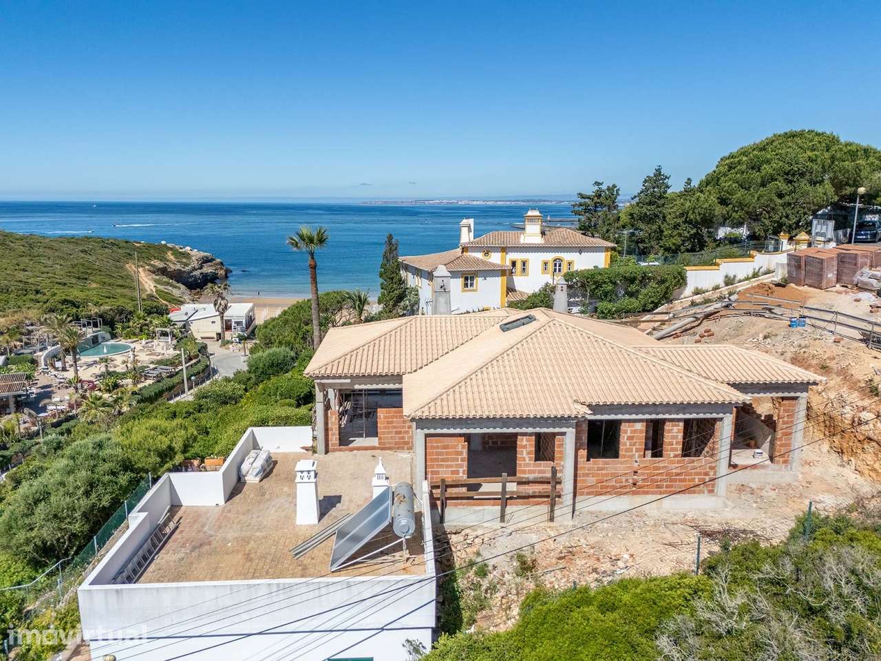 MORADIA DE PRAIA COM VISAS PANORÂMICAS PARA O MAR À VENDA EM FERRAGUDO - Grande imagem: 4/34