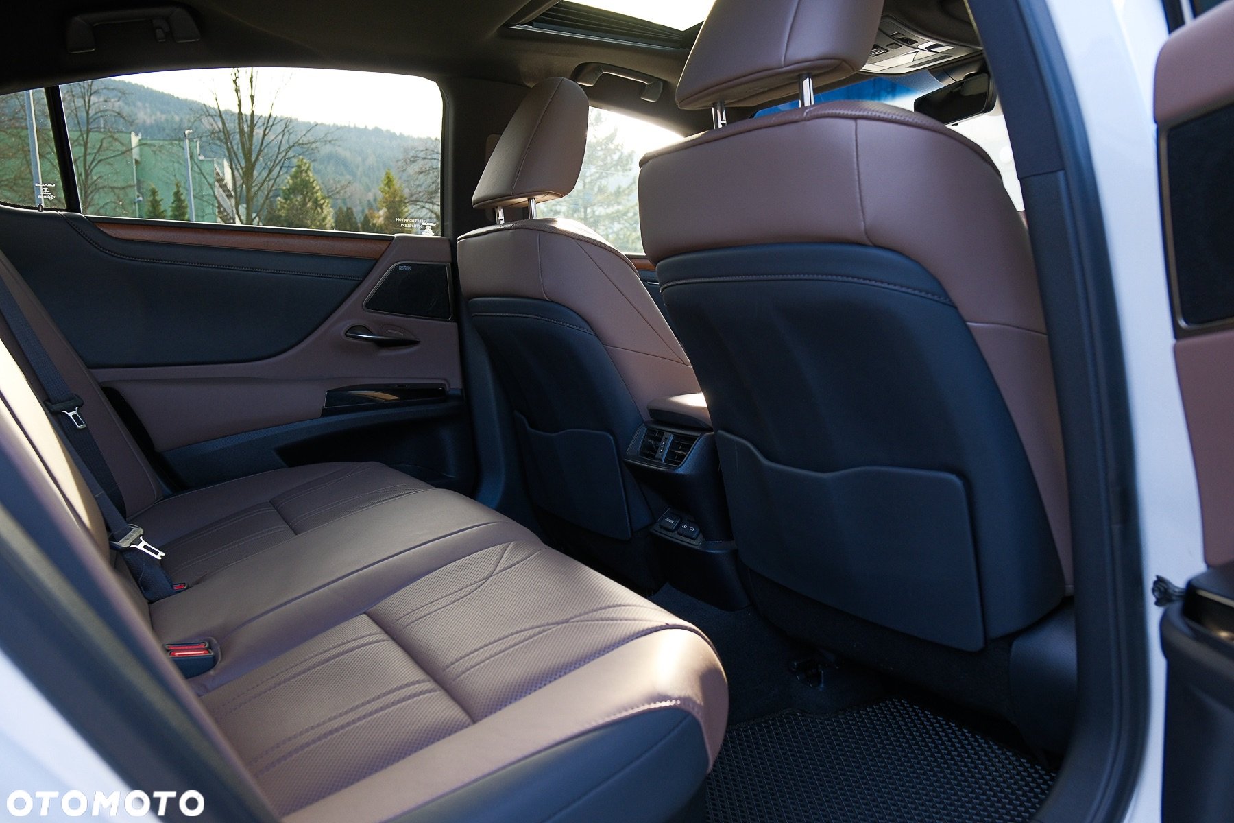 Lexus ES 300h Prestige - 27