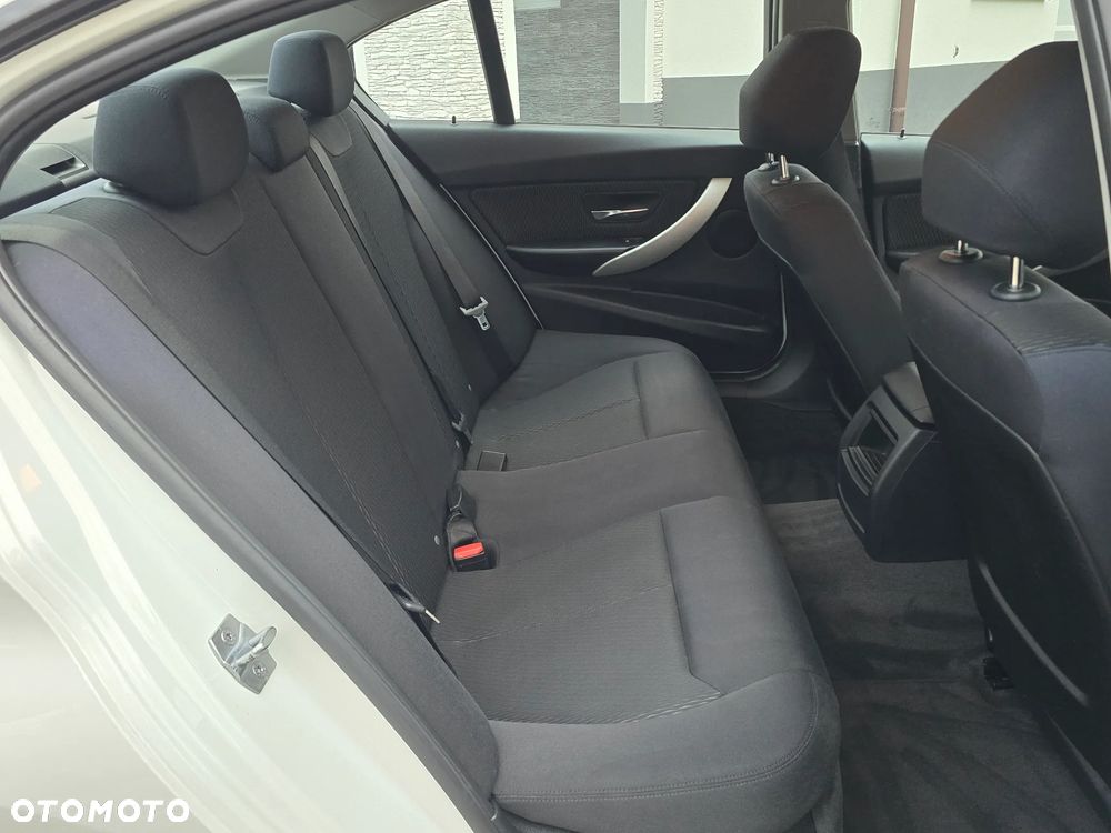BMW Seria 3 316i Sport Line - 23