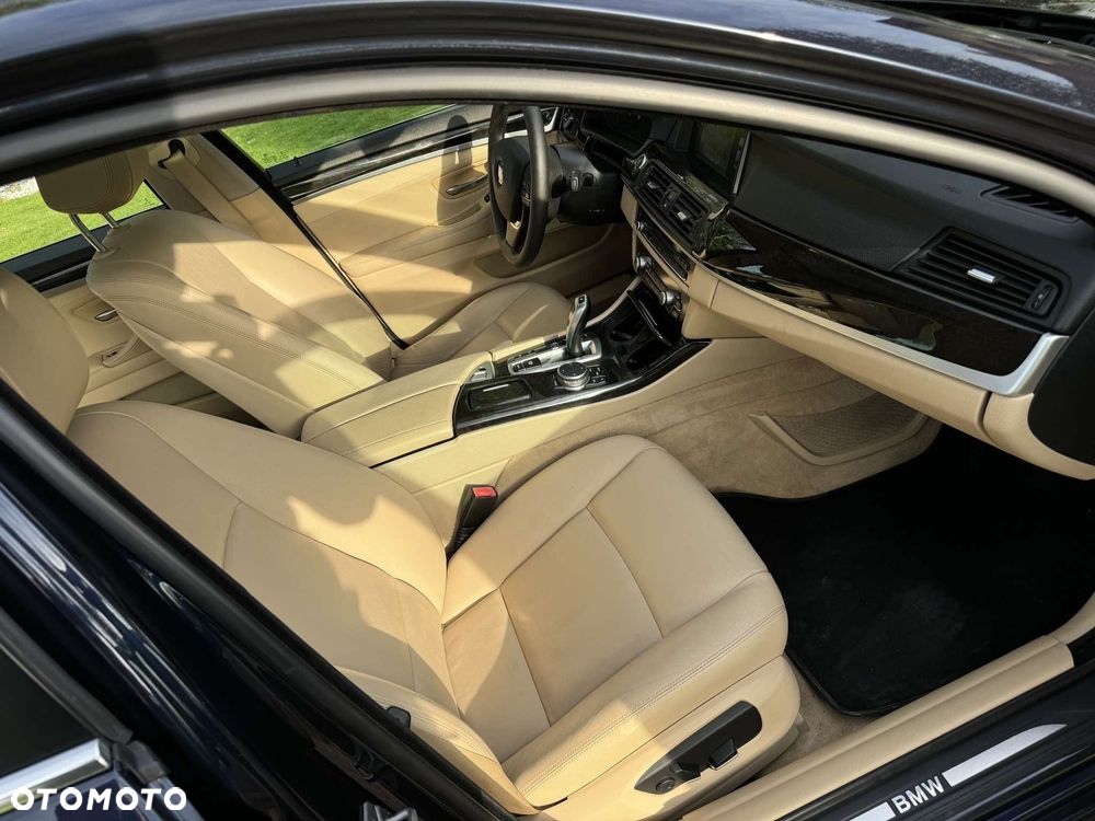 BMW Seria 5 528i xDrive - 9
