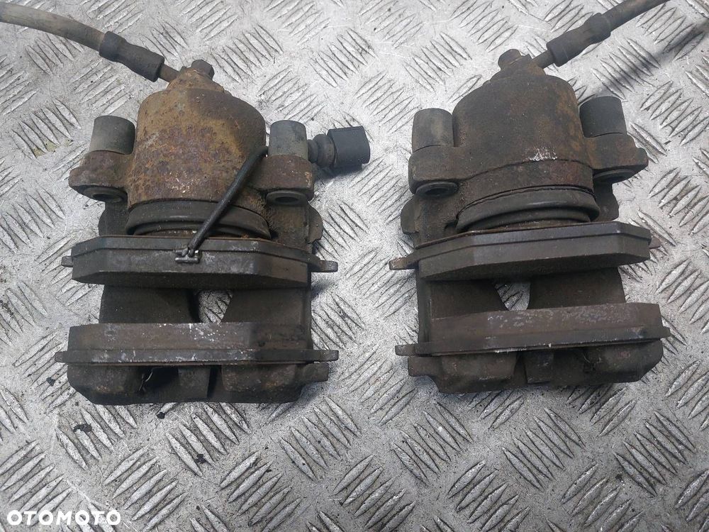 TARCZE HAMULCOWE PRZÓD + KLOCKI + ZACISKI AUDI A3 8L LIFT 1.9 TDI - 8