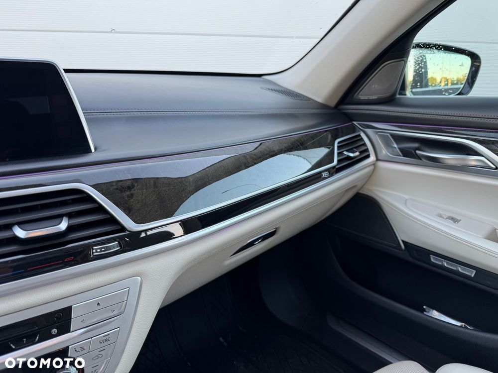 BMW Seria 7 740Li xDrive - 17