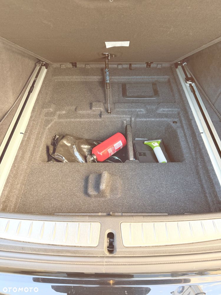 BMW Seria 3 318d - 11