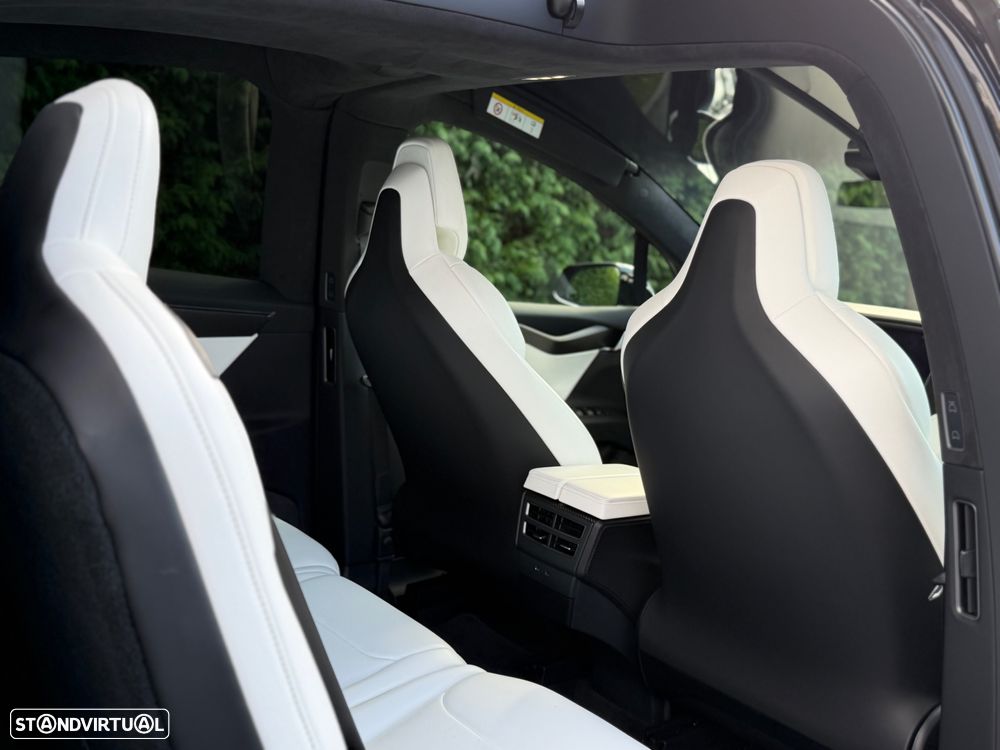 Tesla Model X - 22