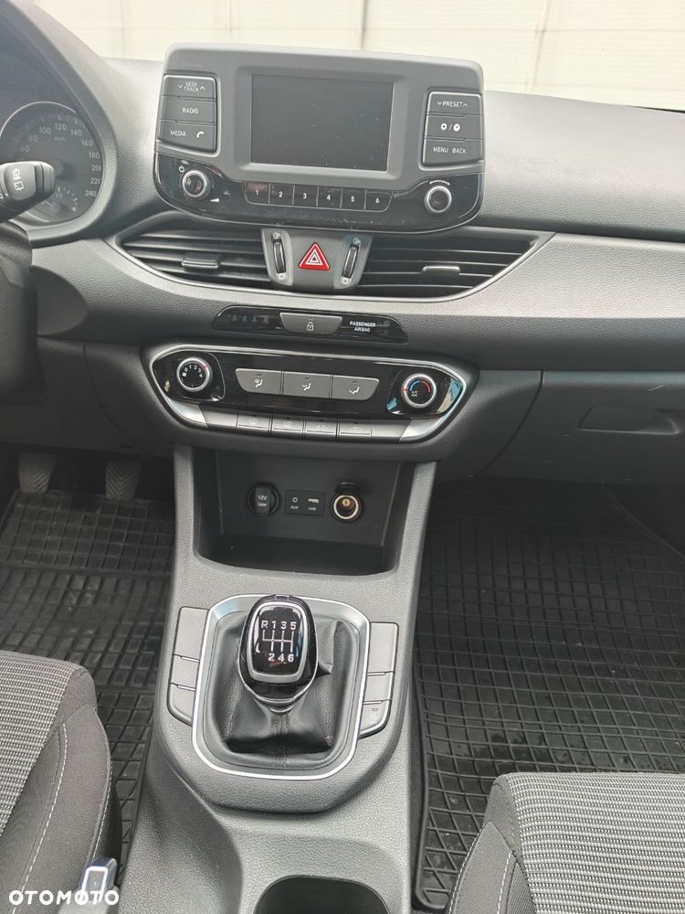 Hyundai i30 1.6 D Classic + - 19