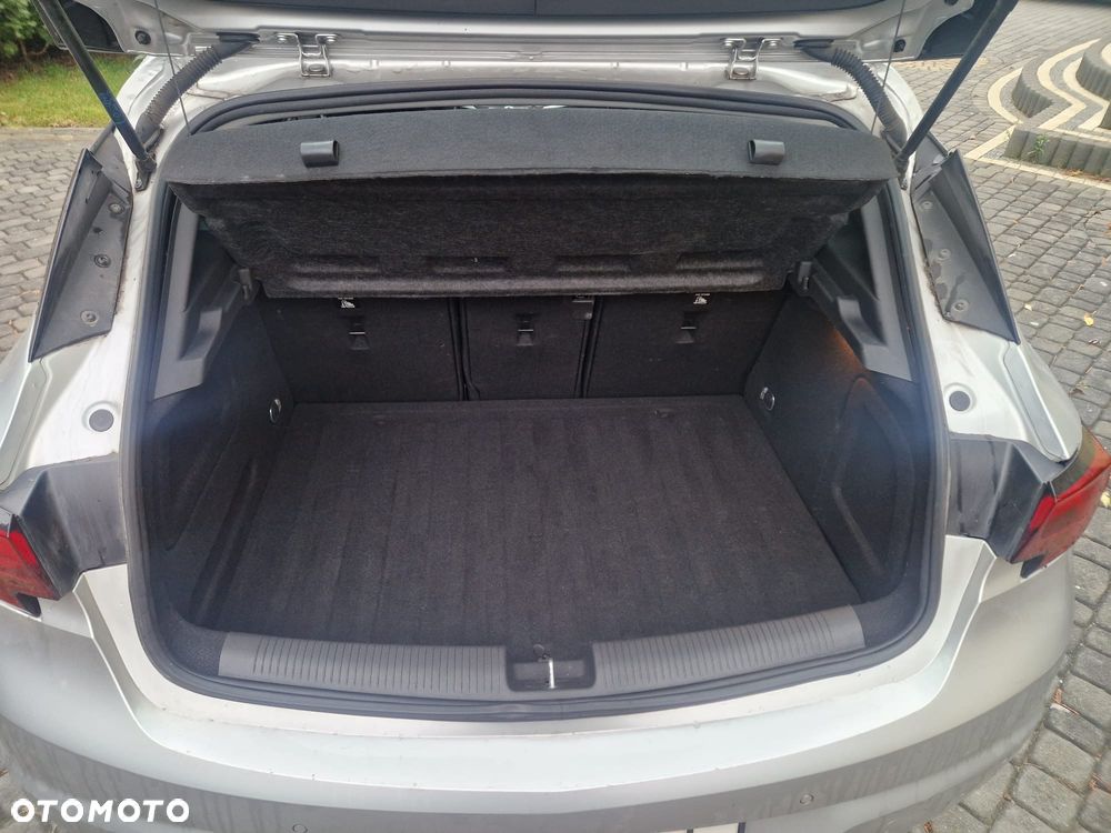 Opel Astra 1.0 T 120 Lat S&S - 11