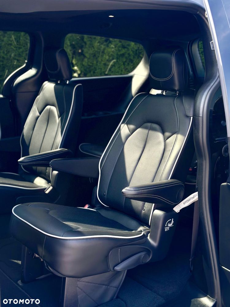 Chrysler Pacifica - 29