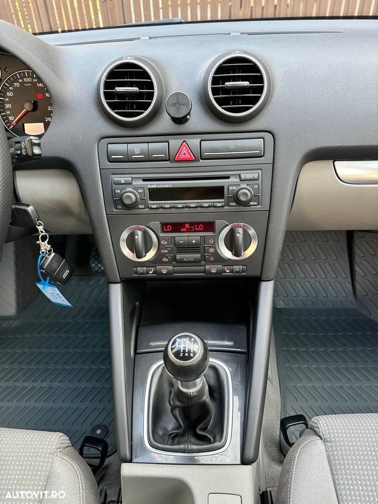 Audi A3 1.6 FSI Attraction - 10