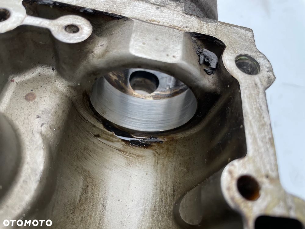 Pokrywa zaworów wałki rozrządu vw Golf V 03C103475 03CAS 03CAH - 6