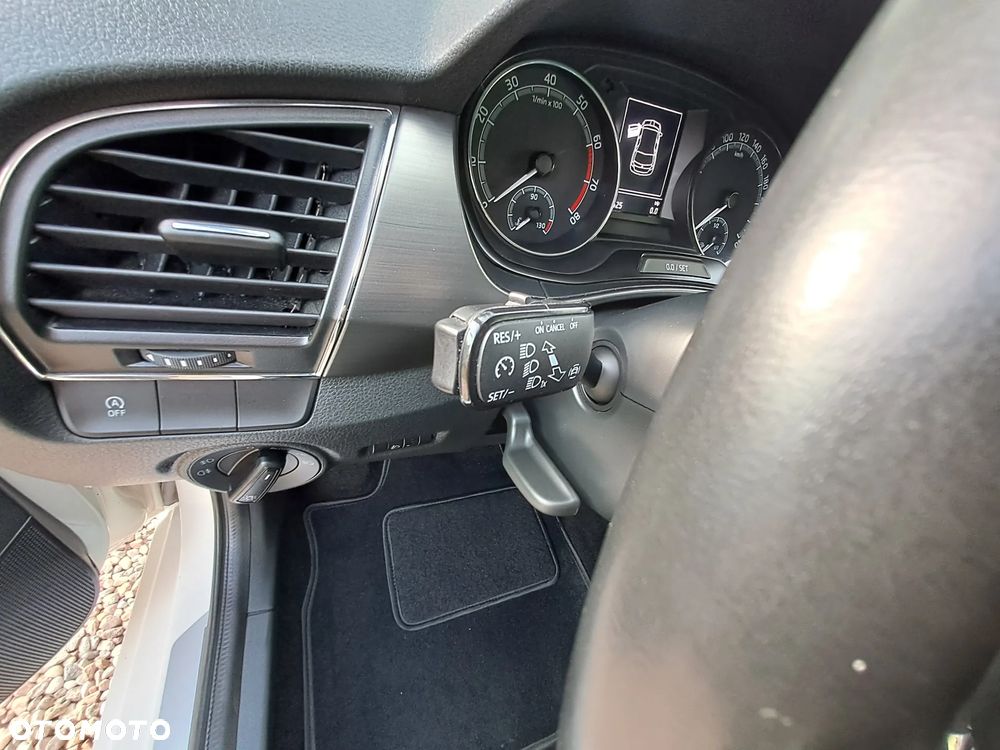 Skoda Fabia 1.0 MPI Soleil - 17