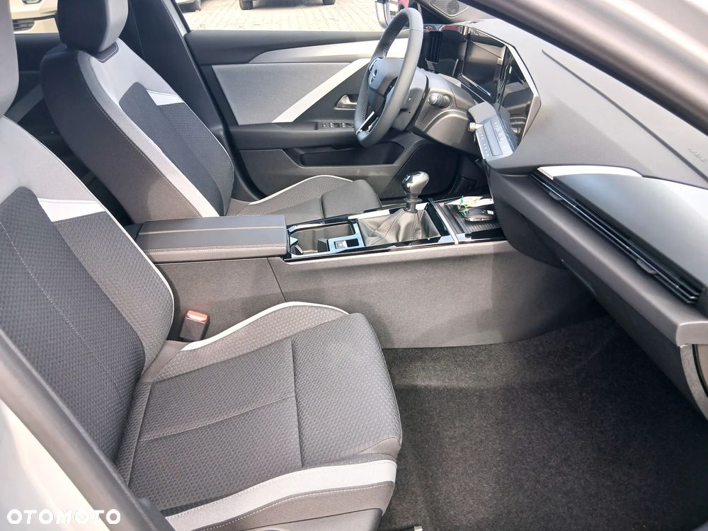 Opel Astra 1.2 T Business Edition S&S - 17