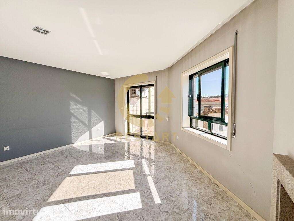 Apartamento T2 com Varandas e Garagem fechada | Vila de Cucujães - Grande imagem: 3/37