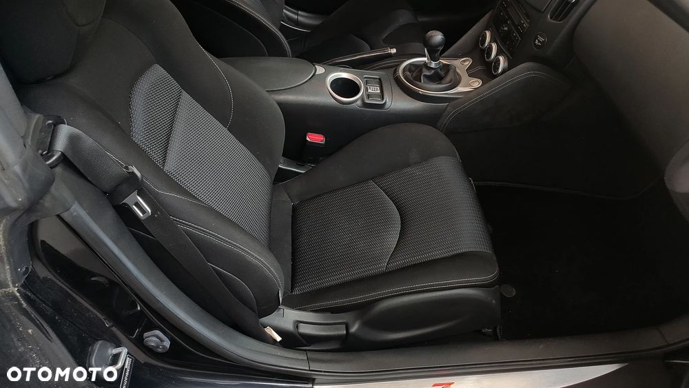 Nissan 370 Z - 34