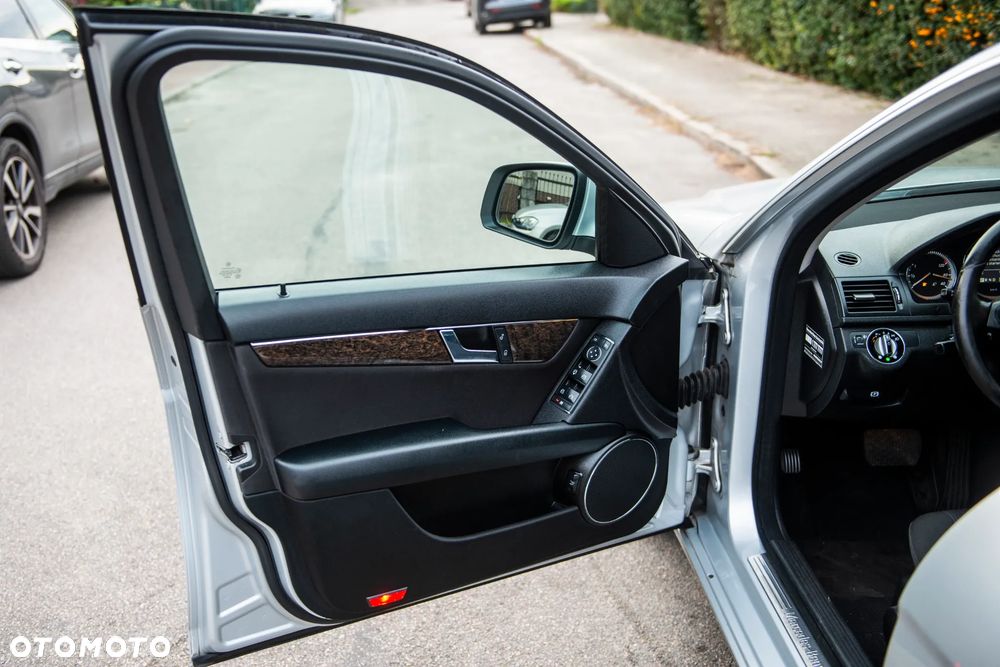 Mercedes-Benz Klasa C 180 Kompressor Automatik Elegance - 17