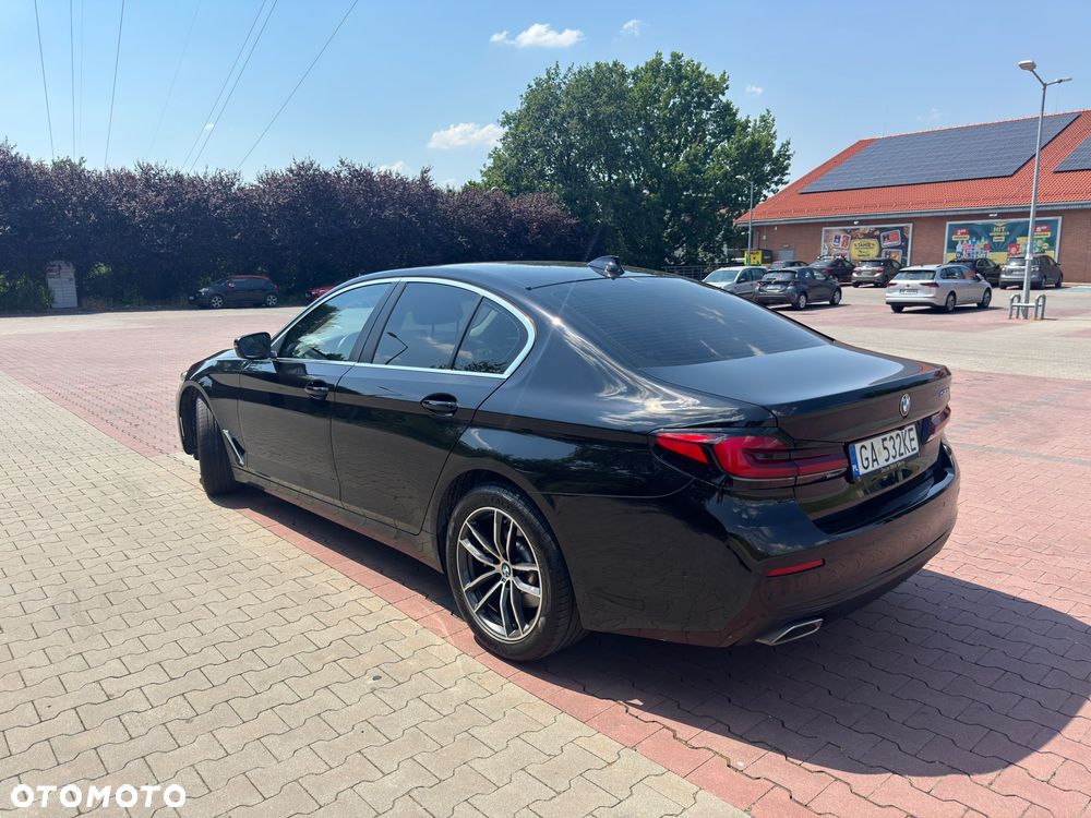 BMW Seria 5 518d mHEV - 8