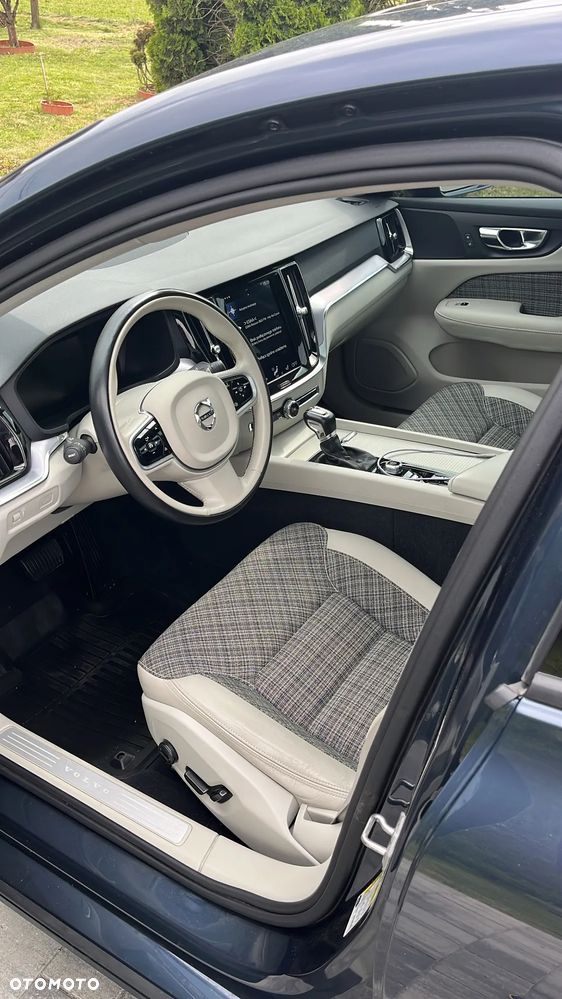 Volvo S60 T6 AWD Momentum Pro - 24