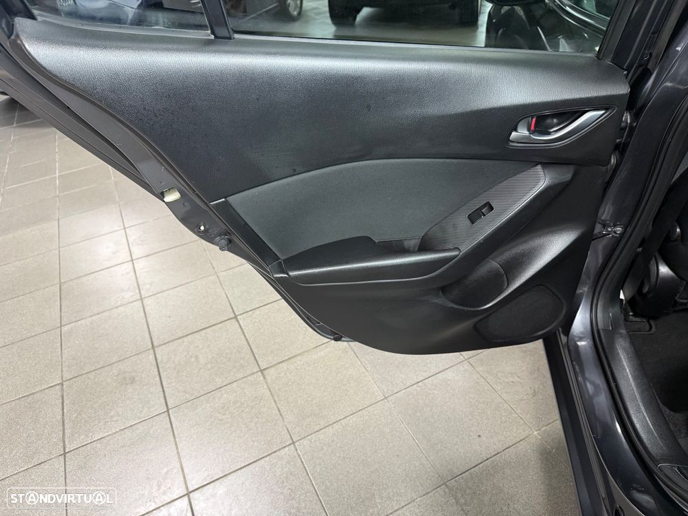 Mazda 3 Hatchback - 17