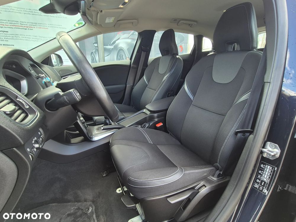 Volvo V40 D2 Momentum - 25