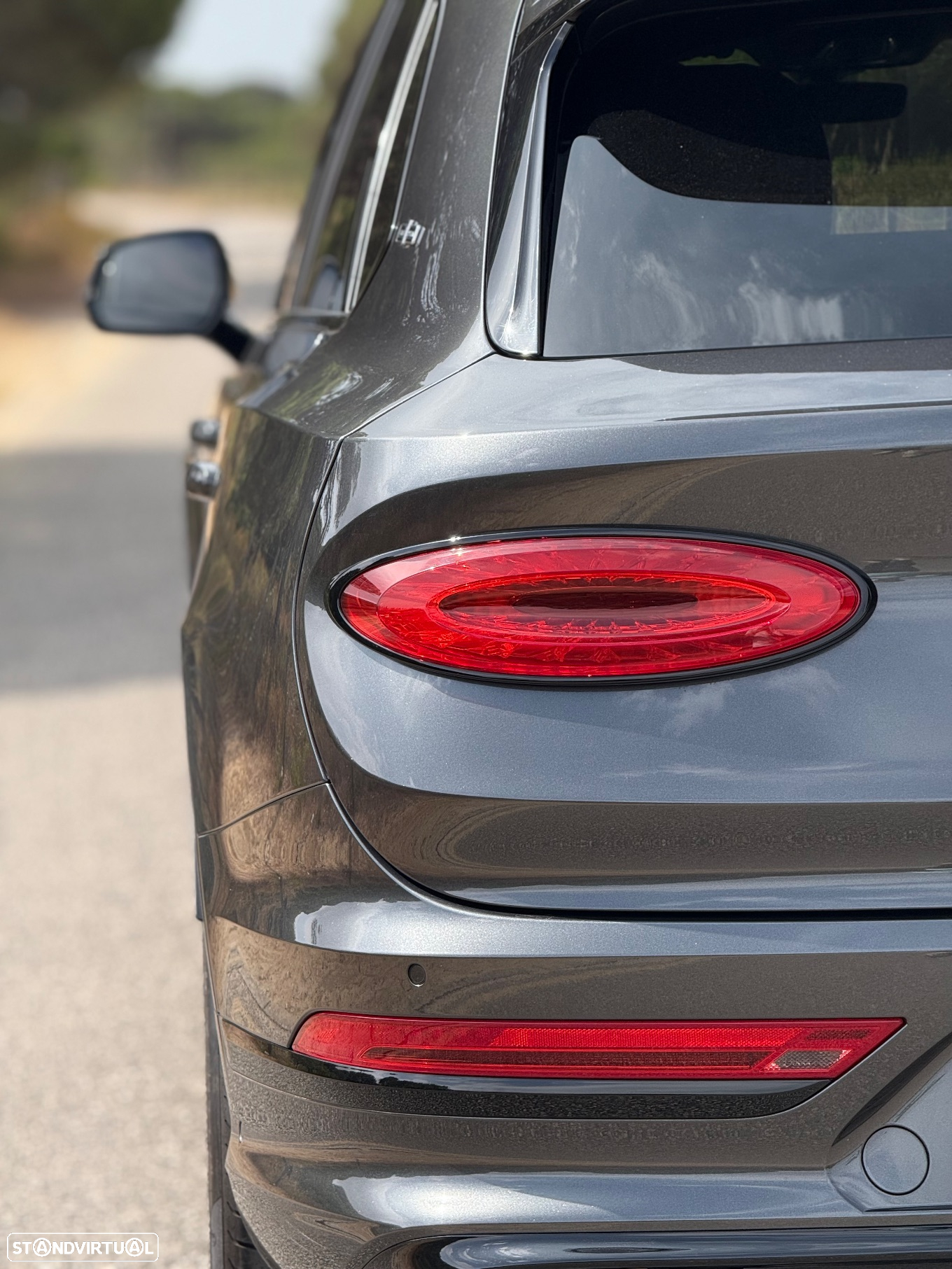 Bentley Bentayga EWB V8 - 9