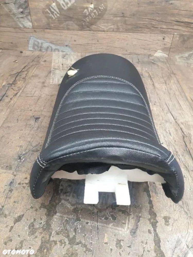 Siedzenie kierowcy solo Triumph Cafe Racer - 5