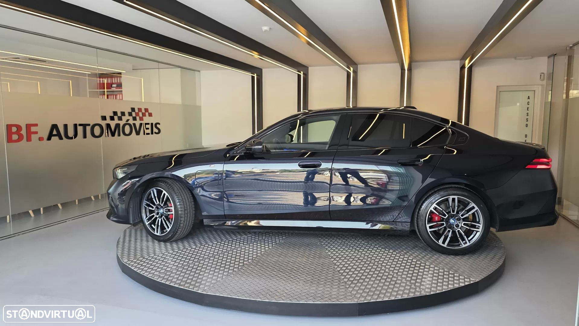 BMW 530 e Pack Desportivo M Pro - 16