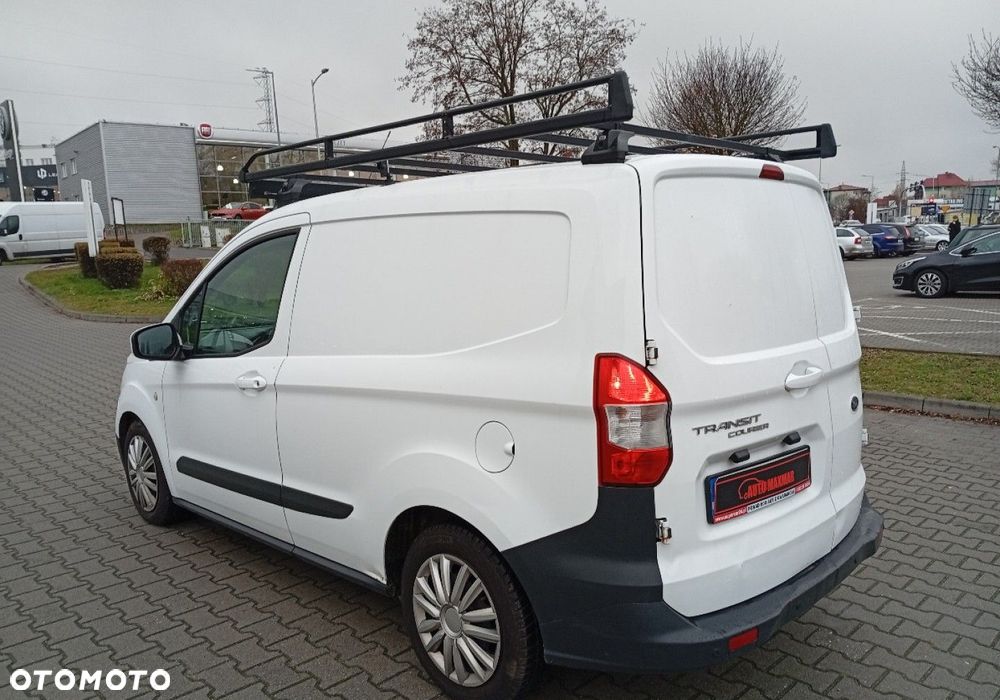 Ford Transit Courier - 11