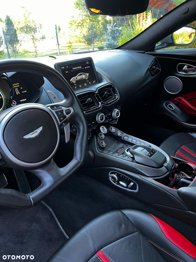 Aston Martin Vantage - 4