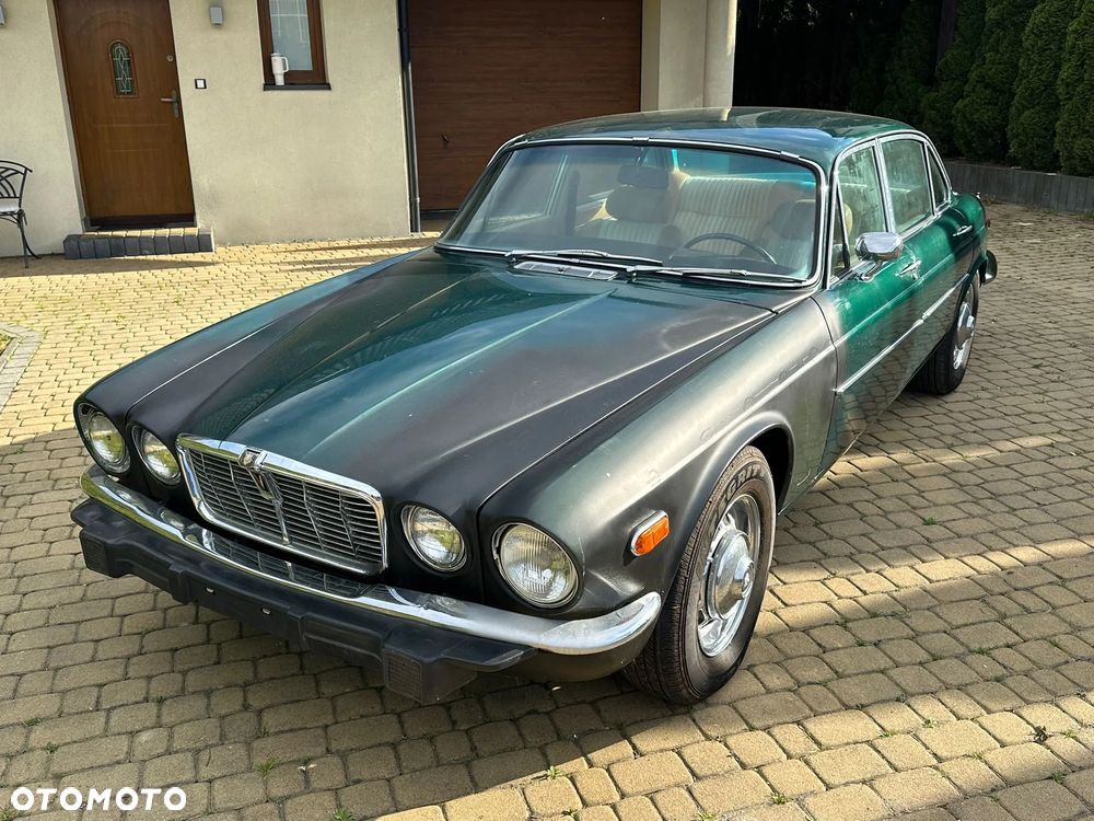 Jaguar XJ - 8