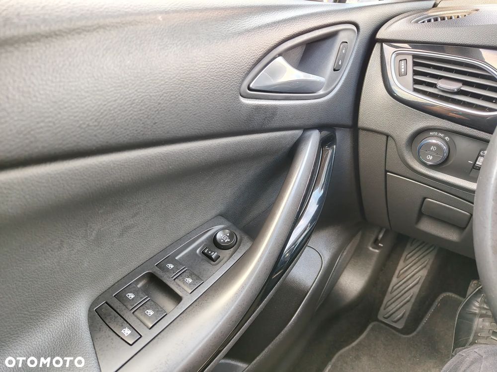 Opel Astra 1.2 T Business Elegance S&S - 18