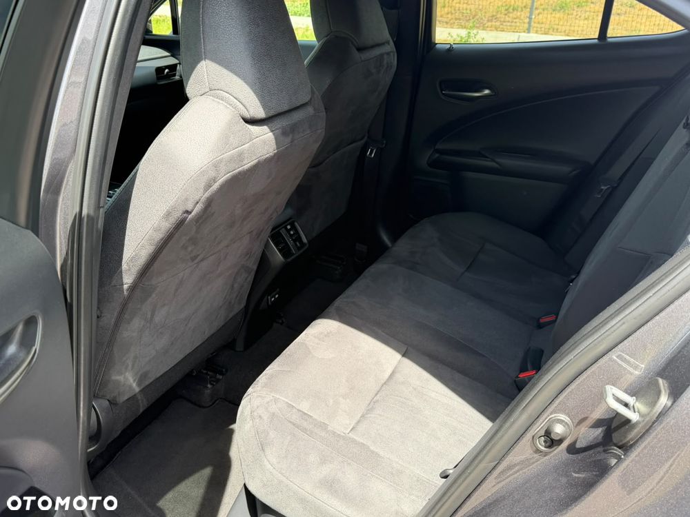 Lexus UX 250h - 17