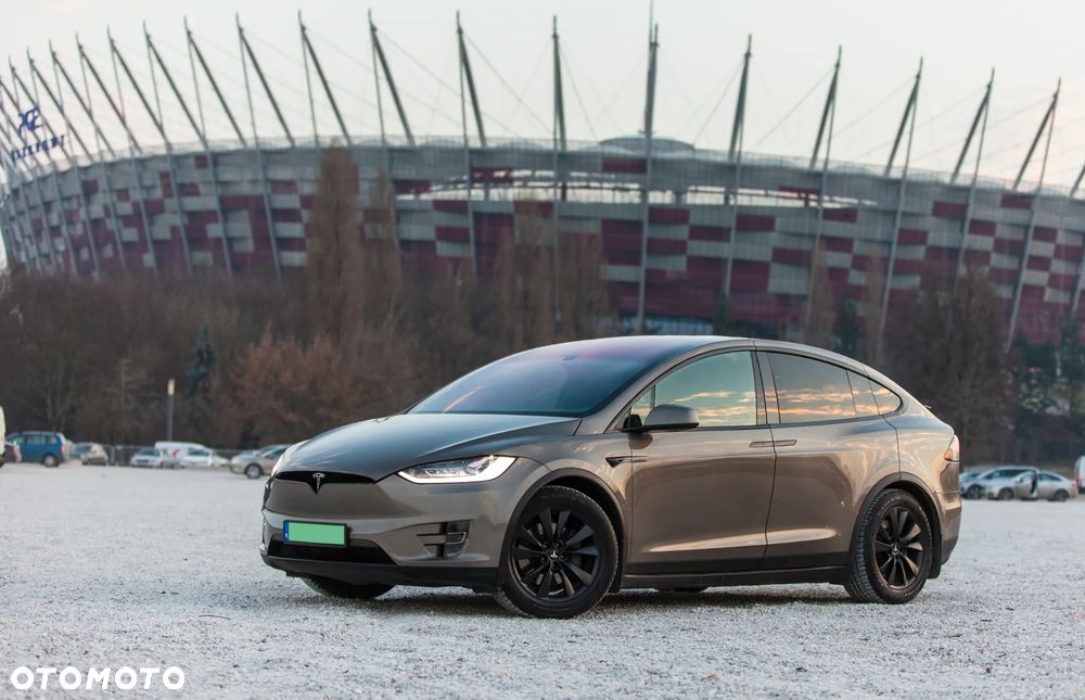 Tesla Model X 90 D - 6