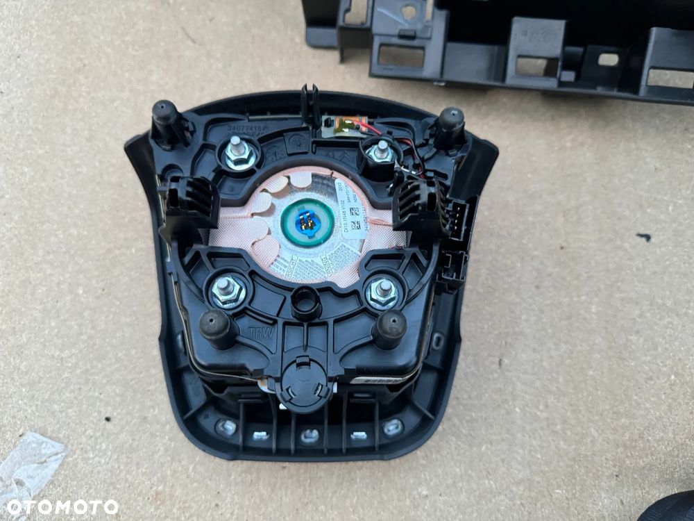 DESKA KONSOLA KOKPIT PODUSZKA PASY PEUGEOT 508 - 11