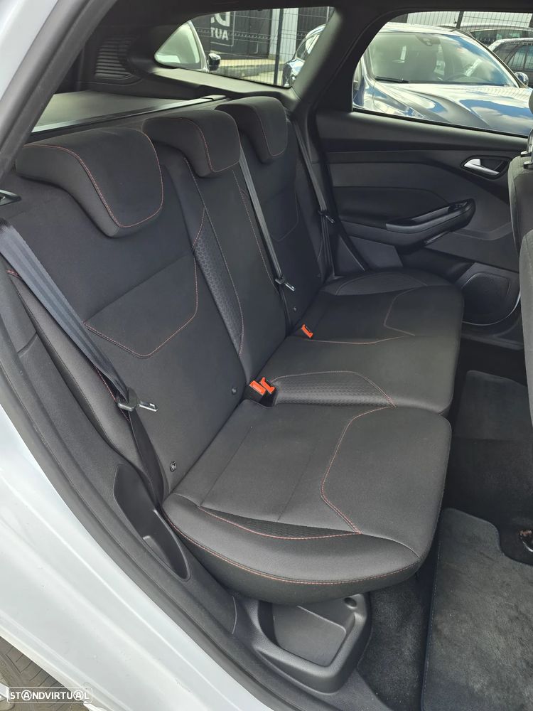 Ford Focus SW 1.0 EcoBoost S&S ST-LINE - 9