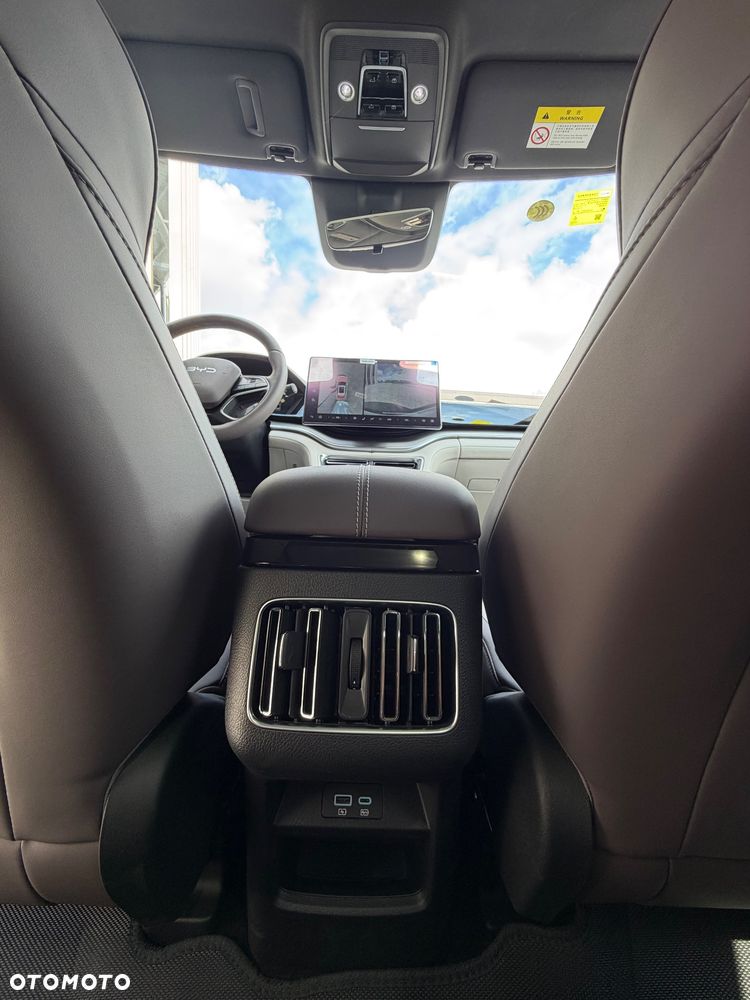 BYD Seal U - 18