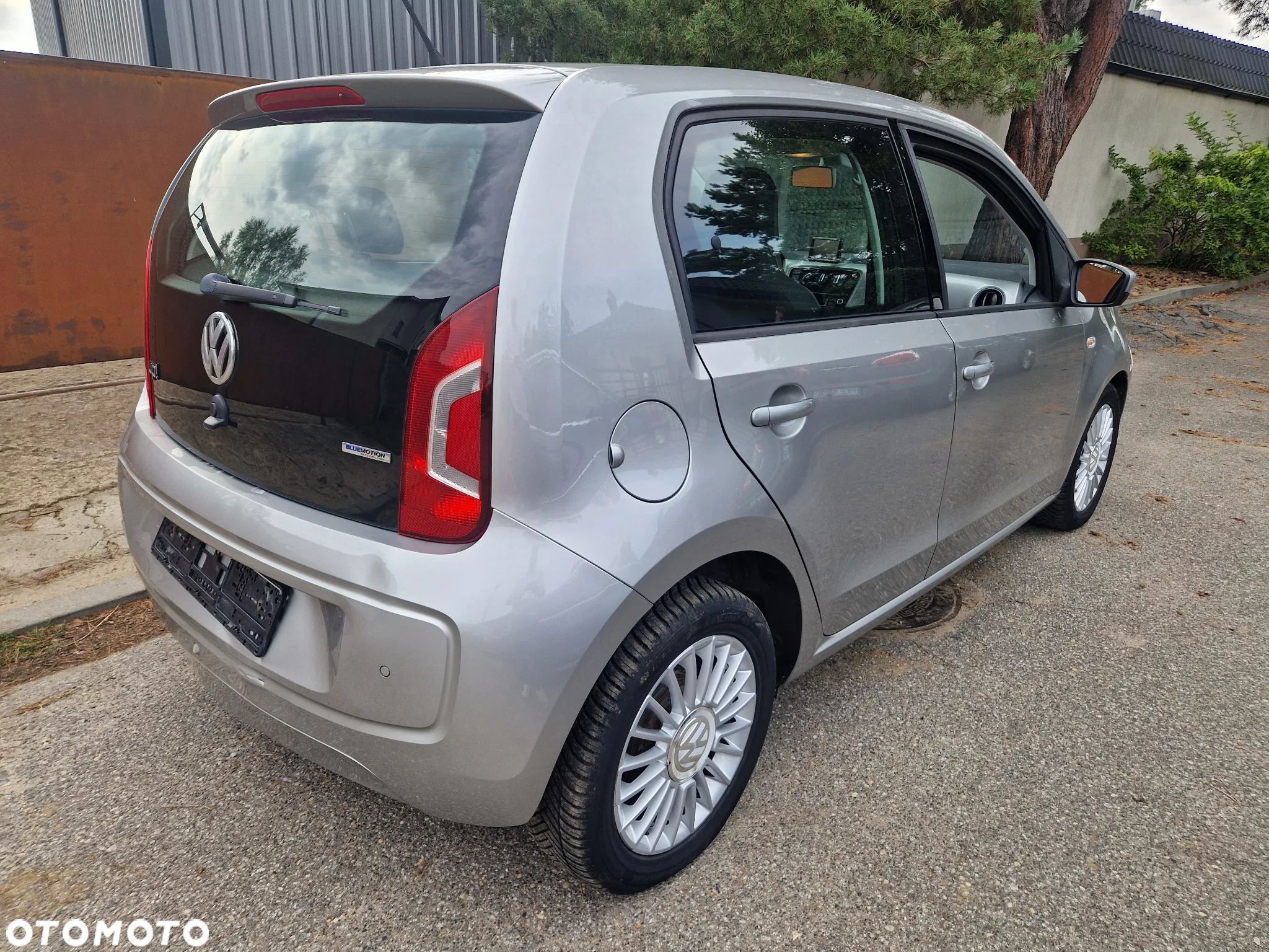 Volkswagen up! (BlueMotion Technology) move - 3