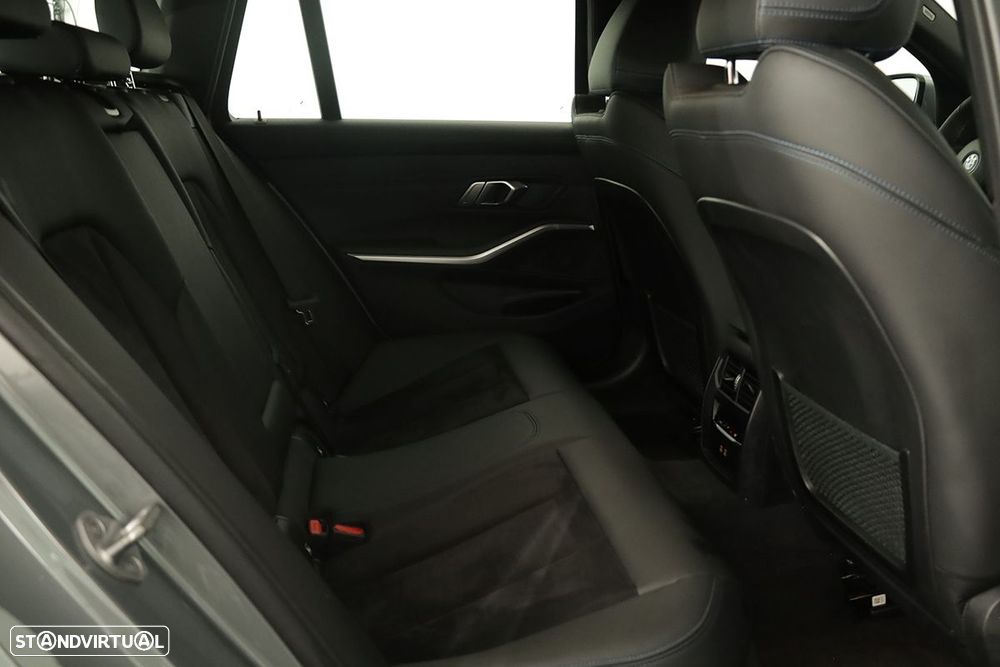 BMW 330 e Pack Desportivo M Auto - 25