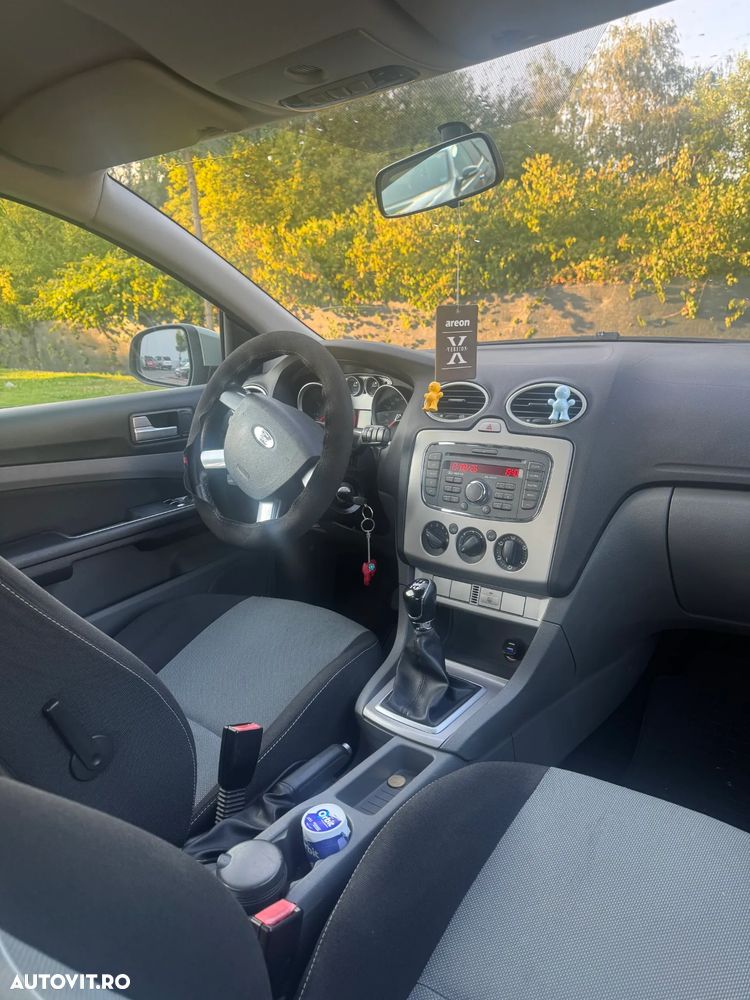 Ford Focus 1.4i Trend - 9