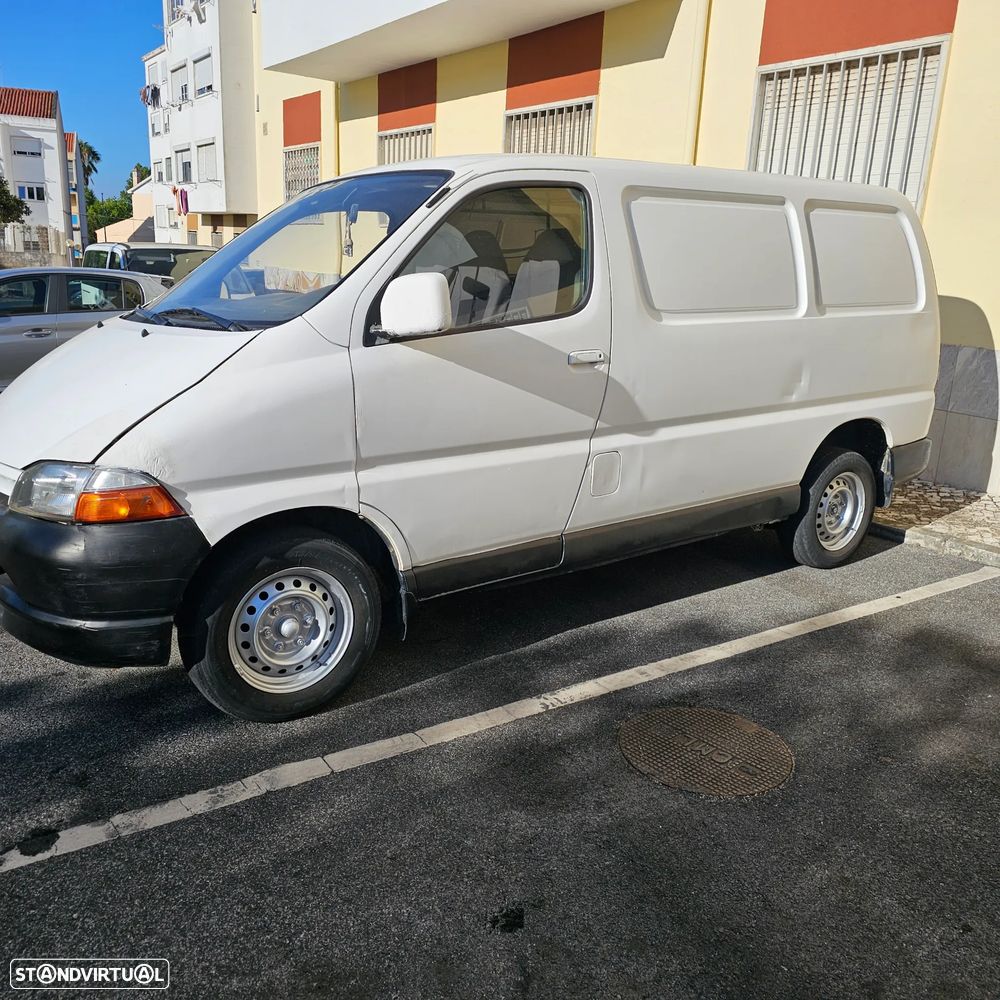 Toyota HIACE - 1